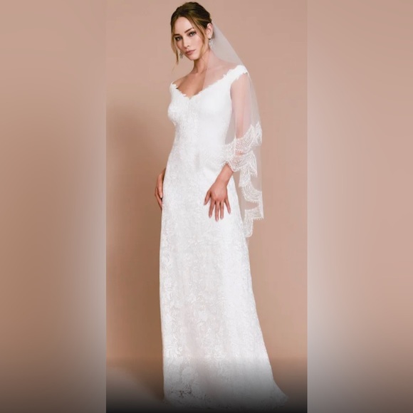 Tadashi Shoji Dresses & Skirts - Tadashi Shoji Bridal FERON TULLE A-LINE
Ivory Wedding dress gown